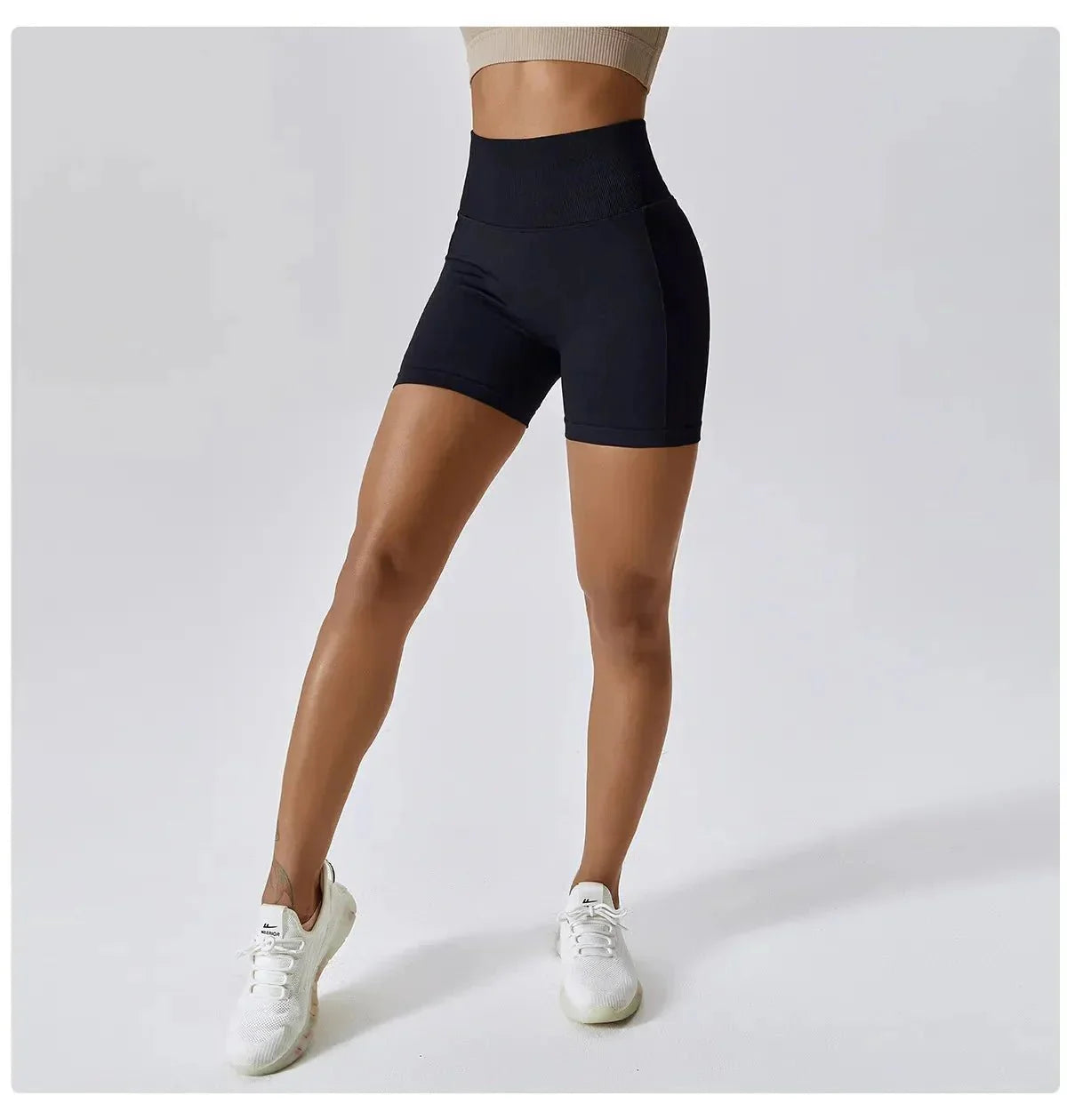 Kraftfit V-Naht Leggings Shorts - Schwarz